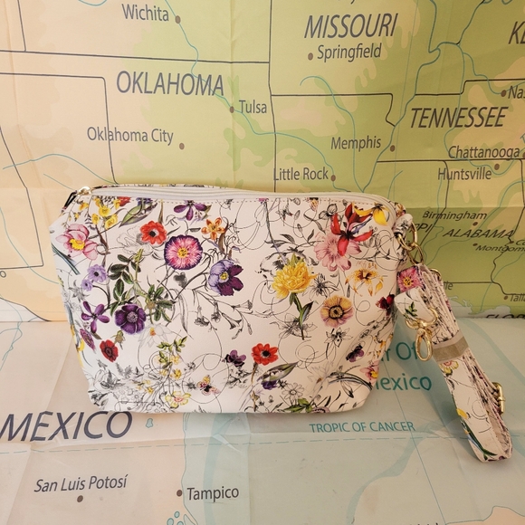 Imoshion Handbags - NWOT Imoshion Floral White Cross Body Bag Purse